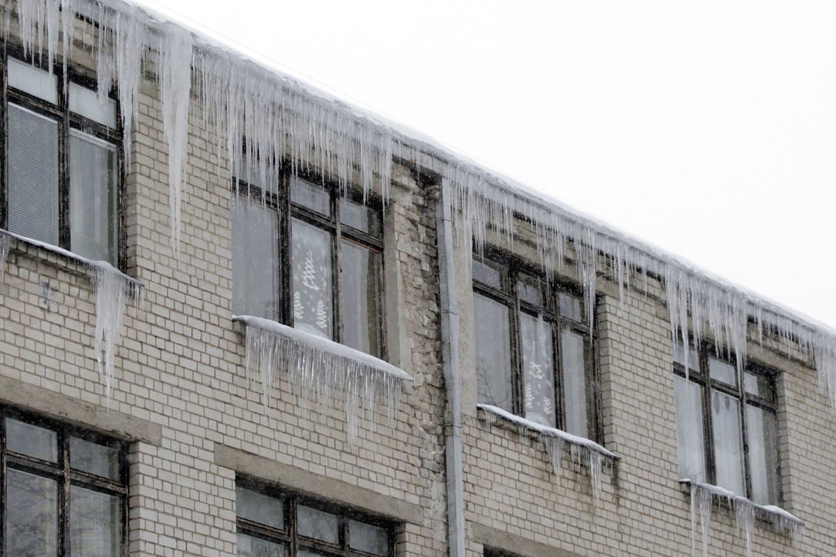 Šalčiai atskleidžia daugiabučių tikruosius trūkumus