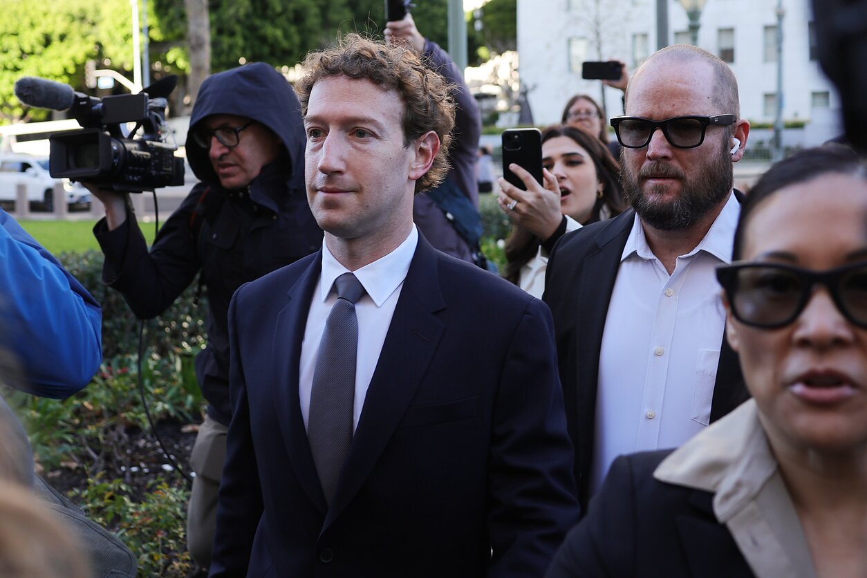 Zuckerbergas liudys byloje dėl socialinių tinklų žalos jaunimui
