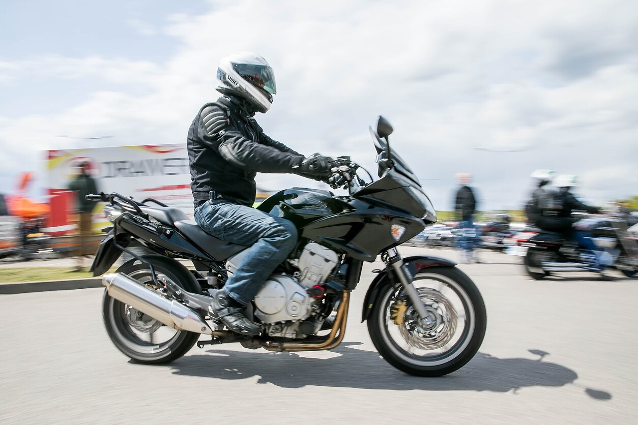 Motociklų avarijų šuolis: jaunimas renkasi galingesnes transporto priemones, bet trūksta patirties